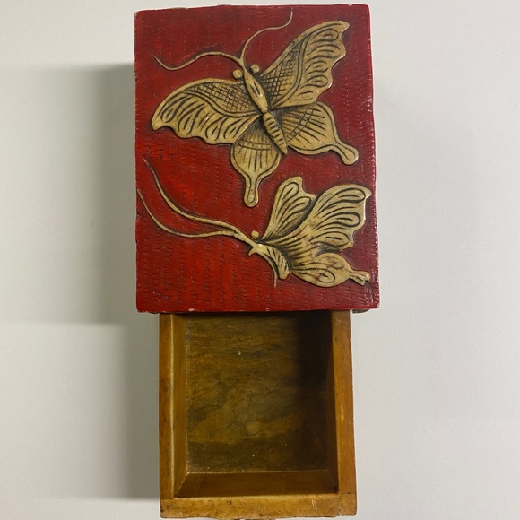 Butterfly Jewelry Box in Stone - Picture 4 of 12